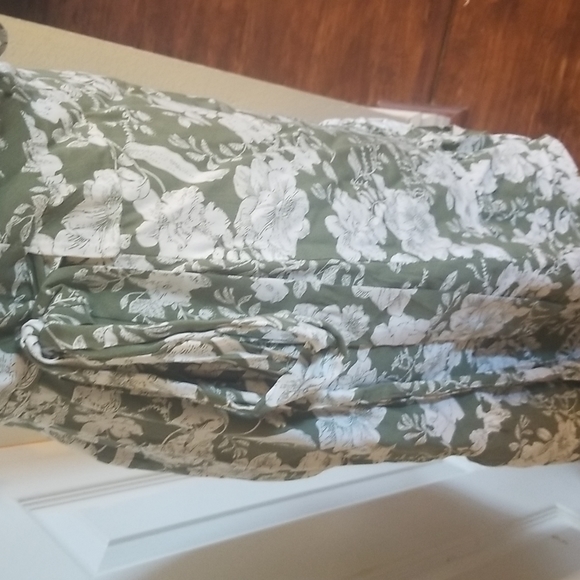 Wrap-around V-neck Floral Dress - Picture 4 of 5